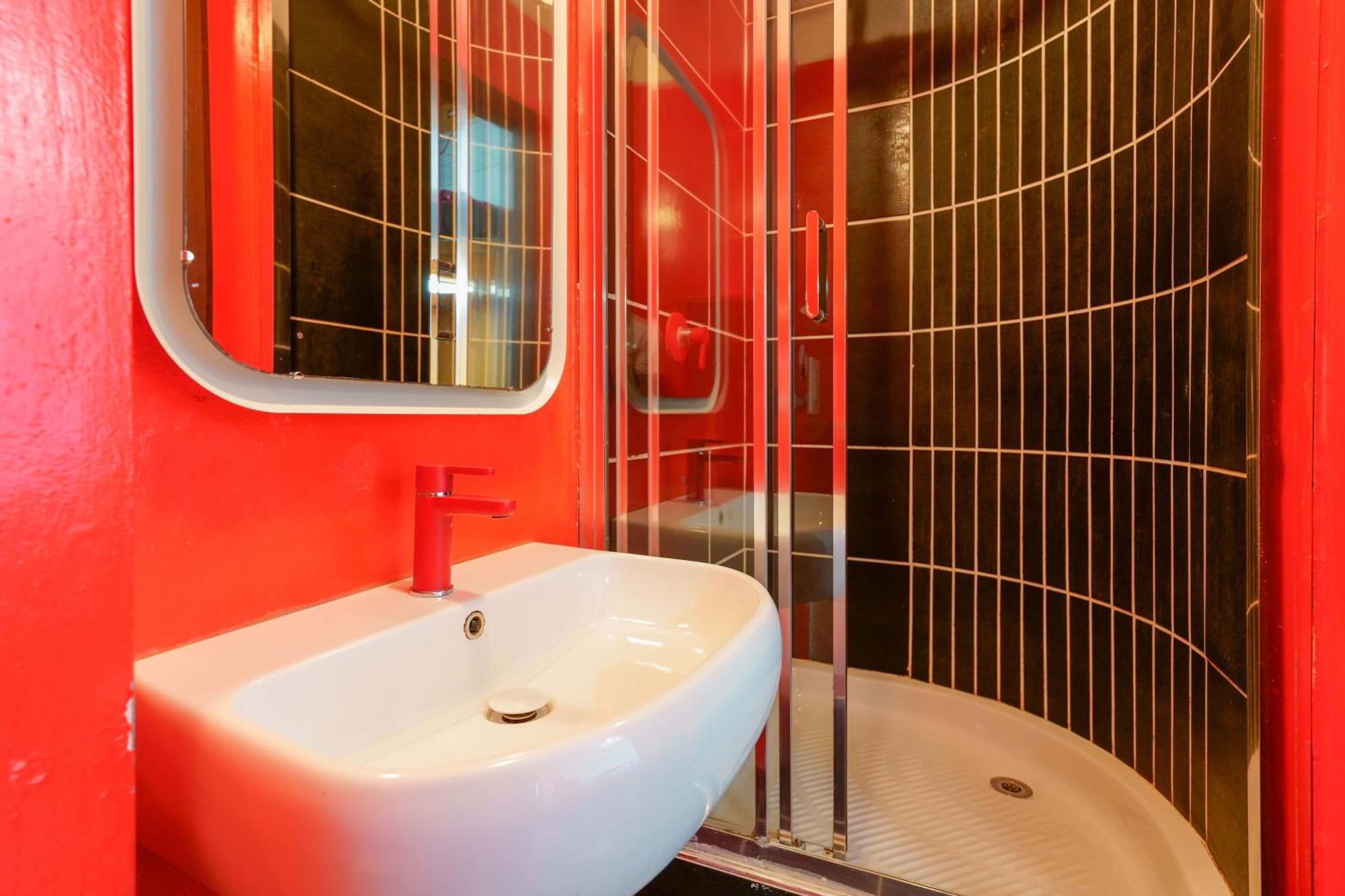 4Roomz, Bologna